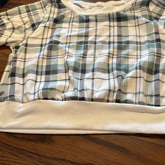 Caution to the wind checkered crop top - Picture 5 of 8